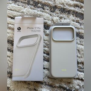 Beats iPhone 17 Pro Case with MagSafe NEW - Stone